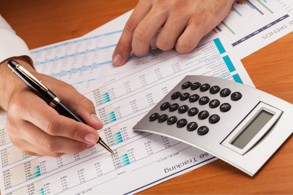 bookkeeping-ledger-laptop-desk